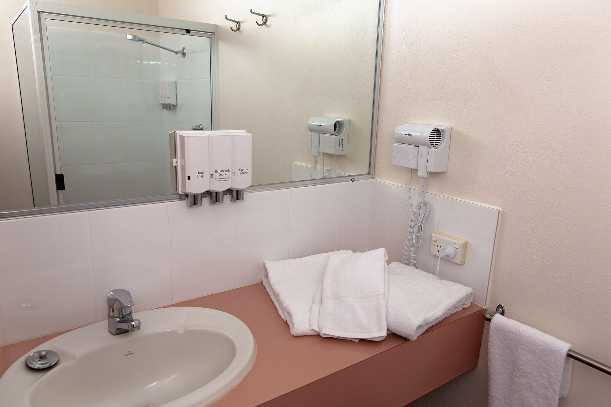 White Lace Motor Inn Mackay Bagian luar foto