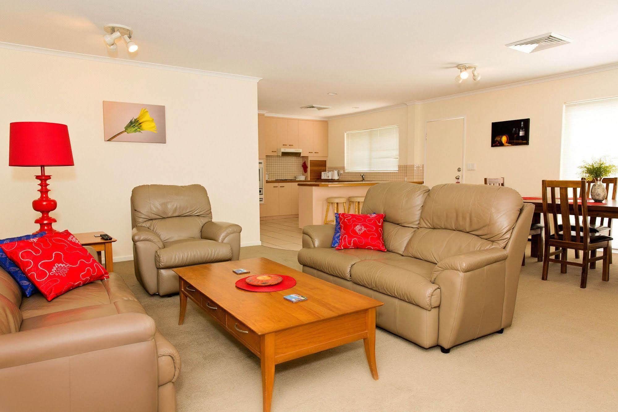 White Lace Motor Inn Mackay Bagian luar foto